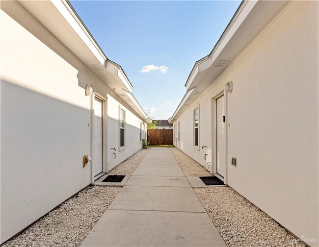 1503 W Heritage Dr in Pharr, TX - Building Photo - Building Photo