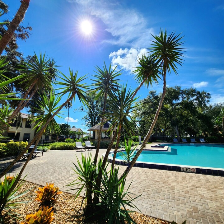 Oaks Of Lakebridge Community in Ormond Beach, FL - Foto de edificio