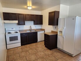 6820 Western Pl, Unit 4 in Colorado Springs, CO - Building Photo