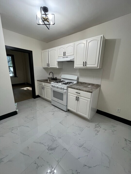 1183 Broad St in Newark, NJ - Building Photo