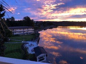 Silverdale Shores in Silverdale, WA - Foto de edificio - Building Photo