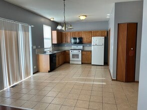 820 Rebecca Ln in Bolingbrook, IL - Building Photo - Building Photo