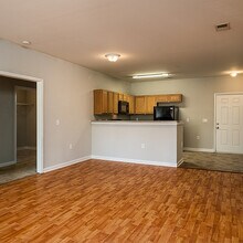 Spencer Crossing in Greensboro, NC - Building Photo - Building Photo