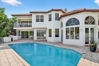 4830 NE 28th Ave in Lighthouse Point, FL - Building Photo - Building Photo