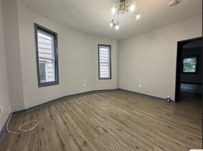 107 Wilkinson Ave, Unit 2 in Jersey City, NJ - Building Photo - Building Photo