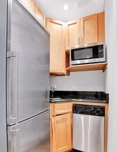 326 E 35th St in New York, NY - Building Photo - Building Photo