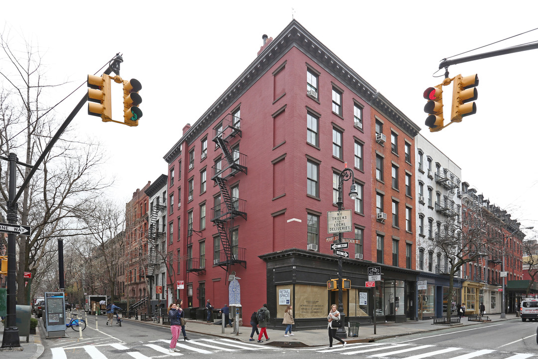 383 Bleecker St in New York, NY - Building Photo