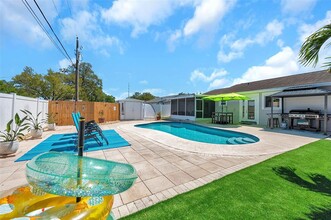 9043 109th Terrace in Seminole, FL - Building Photo - Building Photo