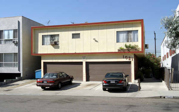 1021 N Curson Ave in West Hollywood, CA - Building Photo