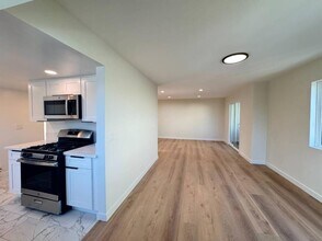 515 W Doran St in Glendale, CA - Building Photo - Building Photo