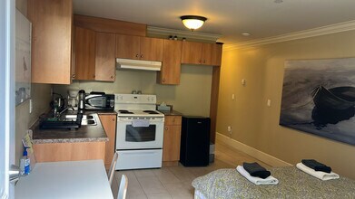 5662 Elizabeth St in Vancouver, BC - Building Photo - Building Photo