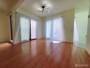 65 Diamond Ln in Old Bridge, NJ - Building Photo - Building Photo