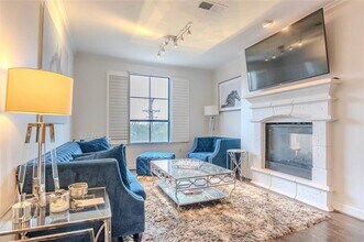 8616 Turtle Creek Blvd in Dallas, TX - Building Photo - Building Photo