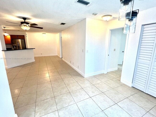 3410 Pinewalk Dr N in Margate, FL - Building Photo - Building Photo