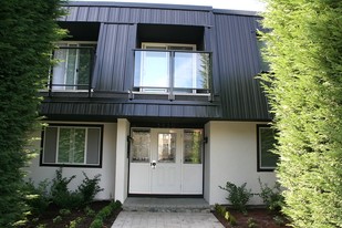 Shelbourne Apartments in Saanich, BC - Building Photo