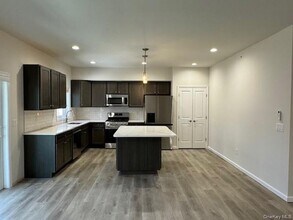 4 S Hls Wy in Wappingers Falls, NY - Building Photo - Building Photo