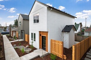 996 NE 70th Ave in Portland, OR - Building Photo