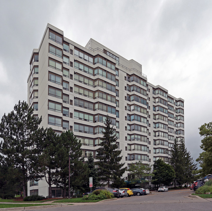 744 Wonderland Rd S in London, ON - Building Photo