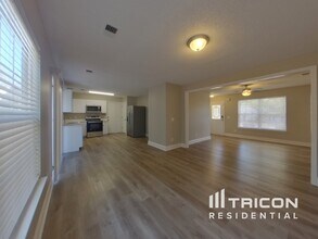 2015 Small Meadows Ct in Fountain Inn, SC - Foto de edificio - Building Photo
