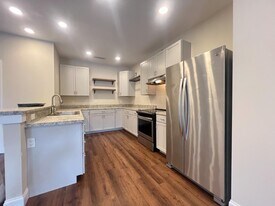 466 S Broad St in Brevard, NC - Building Photo