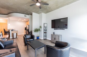 400 W Peachtree St NW in Atlanta, GA - Building Photo - Building Photo