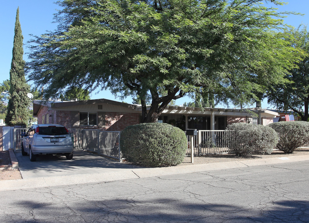 5829-5831 E North St in Tucson, AZ - Building Photo