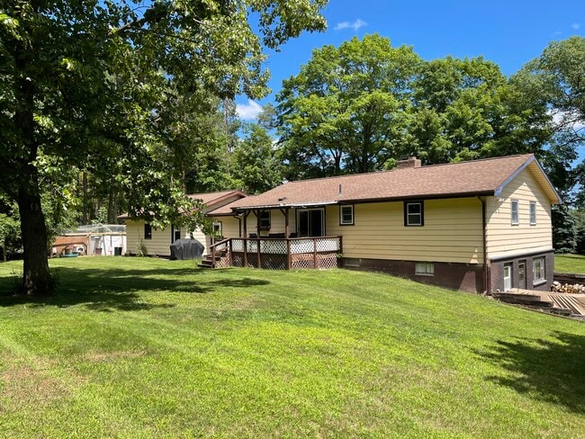 14834 Hawkins Rd in Hubbard Lake, MI - Building Photo - Building Photo