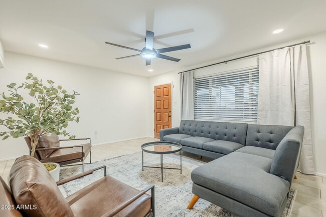 125 E Papago Dr in Tempe, AZ - Building Photo - Building Photo