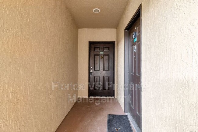 13929 Fairway Island Dr in Orlando, FL - Building Photo - Building Photo