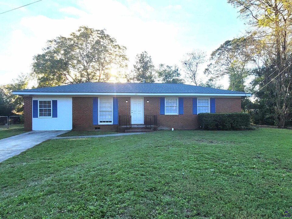 421 Willow Ave in Warner Robins, GA - Building Photo