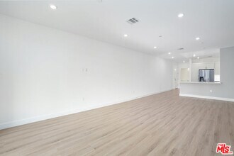 1832 S Barrington Ave in Los Angeles, CA - Building Photo - Building Photo