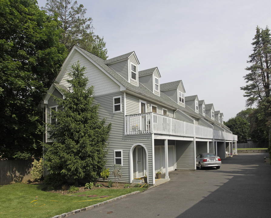 34 Grove St in Glen Cove, NY - Foto de edificio