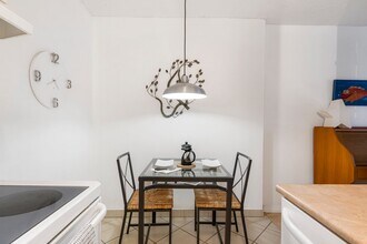 903-903 19 Ave SW in Calgary, AB - Building Photo - Building Photo