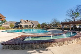 Sequoia Park Apartments in Denton, TX - Foto de edificio - Building Photo