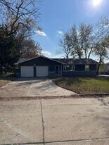 302 W Silsby St in Springfield, MO - Building Photo