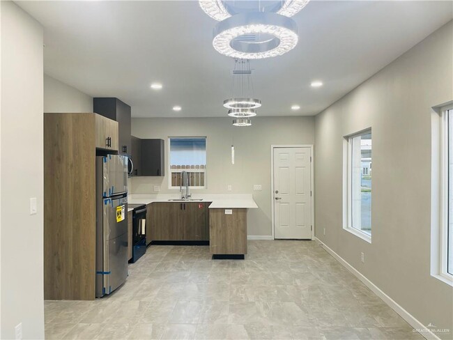1108 Sugar Gdn Dr in Pharr, TX - Building Photo - Building Photo
