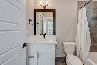 1302 W 24th St in Houston, TX - Foto de edificio - Building Photo