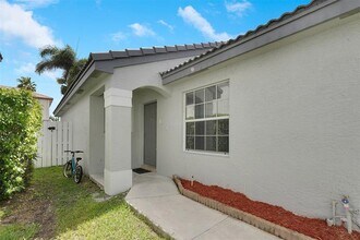 17363 SW 22nd St in Miramar, FL - Building Photo - Building Photo