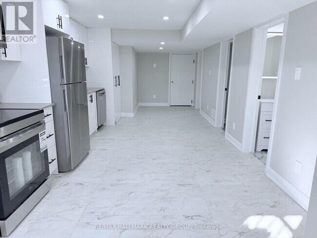 131 Camelia Ave in Ottawa, ON - Building Photo - Building Photo