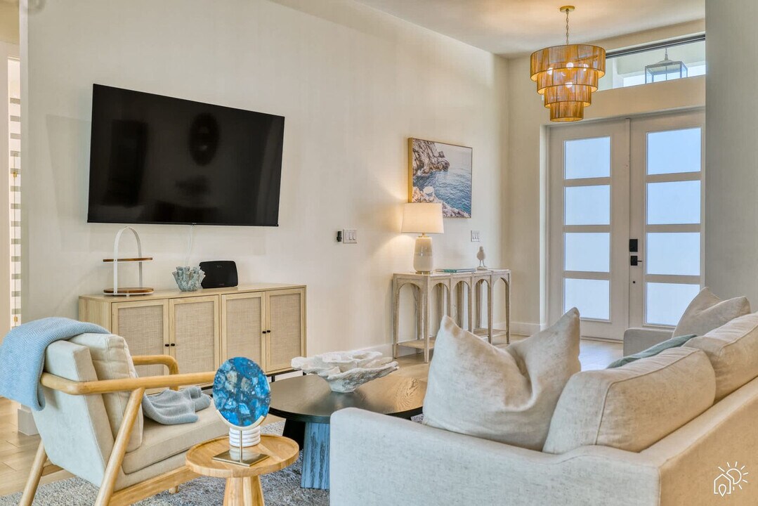 2215 Amnesty Dr in North Port, FL - Building Photo