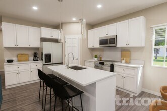 29361 Walnut Tree Way in Winchester, CA - Foto de edificio - Building Photo