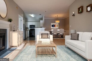 101 Spring Heights Ln SE in Smyrna, GA - Building Photo