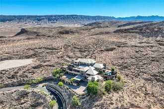 5 Promontory Pointe Ln in Las Vegas, NV - Building Photo - Building Photo