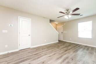 1223 To Lani Path in Stone Mountain, GA - Foto de edificio - Building Photo