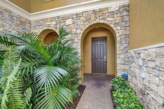 10457 Wellington Parc Dr in Wellington, FL - Building Photo - Building Photo