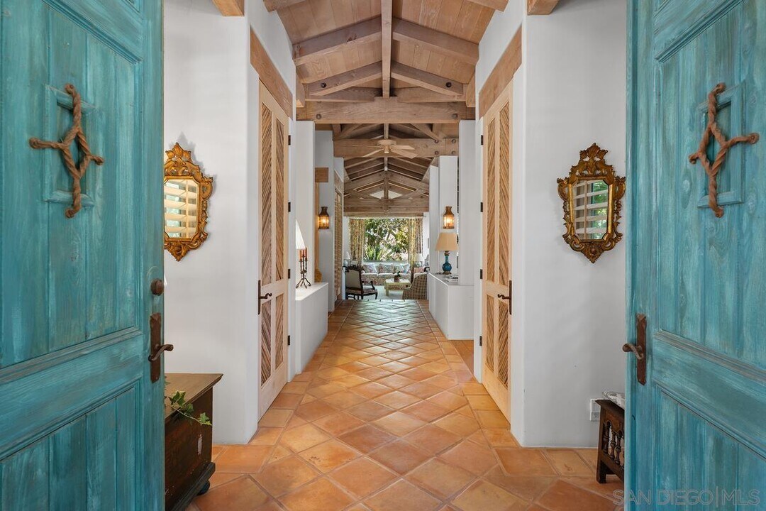 17240 Avenida De Acacias in Rancho Santa Fe, CA - Building Photo