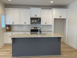 2BR TWIN HOME IN OPELIKA in Opelika, AL - Building Photo - Building Photo