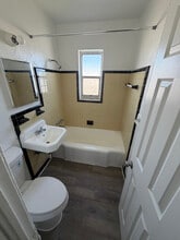 725 NW 100th St in Miami, FL - Foto de edificio - Building Photo