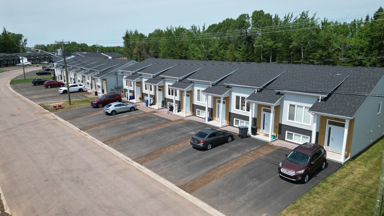 196-220 Elsliger St in Dieppe, NB - Building Photo