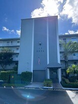 2226 N Cypress Bend Dr, Unit 210 in Pompano Beach, FL - Building Photo
